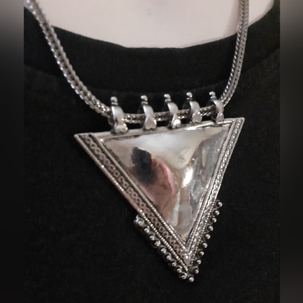 Fantastic 80's V Pendant Choker Set